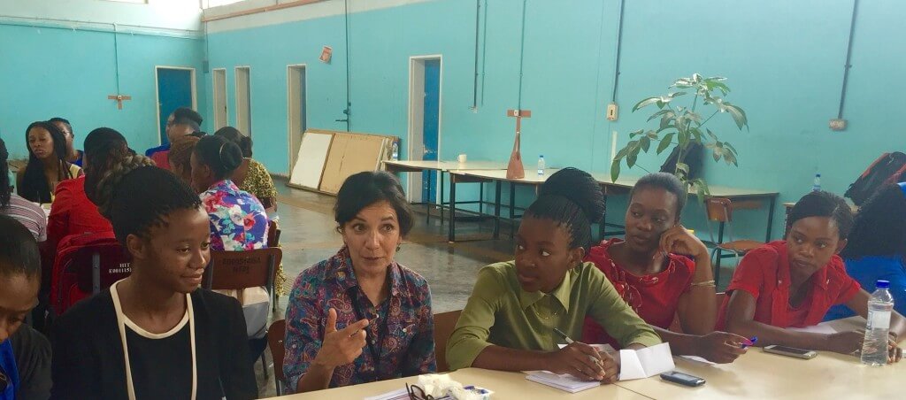 Mentor, Anar Simpon with young entrepreneurs at the Harare Institute of Technology