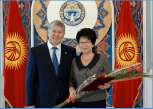 Elmira Akmatova, 2015 fellow of Kyrgyzstan, received an award from the country’s president on November 8.
